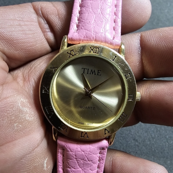Vintage Time Magazine Ladies Quartz Fashion Watch Working Gold Tone Pink Straps - Picture 4 of 7
